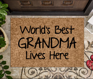 World'S Best Grandma Lives Here Funny Indoor Outdoor Doormat Floor Mat Funny Gift Ideas Gift For Grandmother Birthday Gift Decor Warm House Gift Welcome Mat
